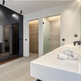 5 bedroom luxury seaside villa with indoor & outdoor pool, near Acharavi, sleeps 10